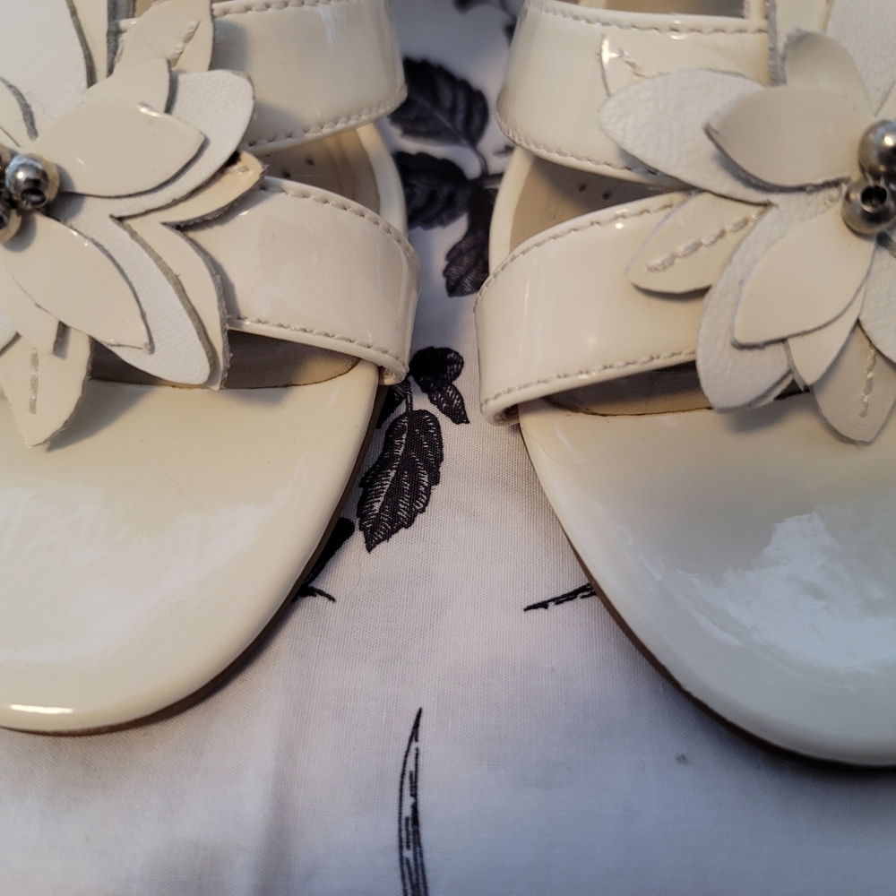 Sandals - Picture 5 of 6